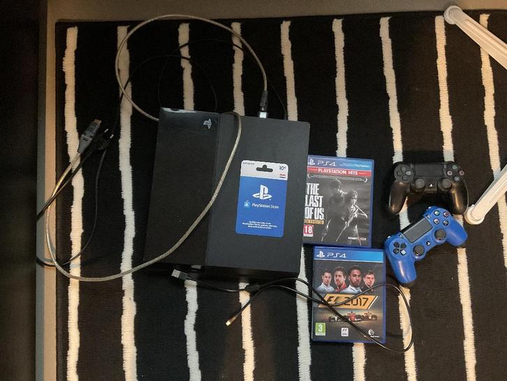 PlayStation 4 met controllers en spellen, Spelcomputers en Games, Spelcomputers | Sony PlayStation 4, Gebruikt, Slim, 500 GB, Met 2 controllers