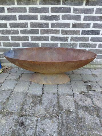 Vuurschaal - vuurkorf - terrashaard - plantenbak  gietijzer beschikbaar voor biedingen