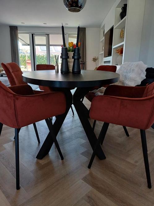Zwarte ovale tafel 2mx1m. Melamine blad met houtnerf, Huis en Inrichting, Tafels | Eettafels, Zo goed als nieuw, Vijf personen of meer
