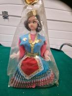 -	Pop Grieks meisje in kledendracht, Verzamelen, Poppen, Ophalen of Verzenden, 'T Olde Gre-j, Info@toldegrej.nl, Endepoelstraat 20f Didam