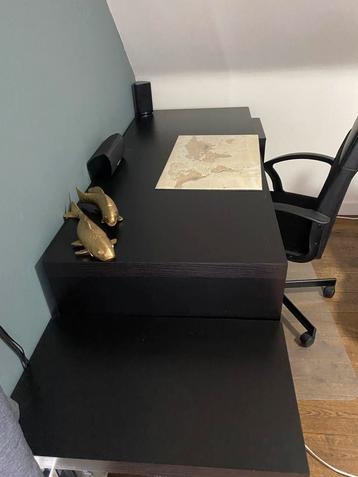 Bureau + bijzet tafeltje  beschikbaar voor biedingen