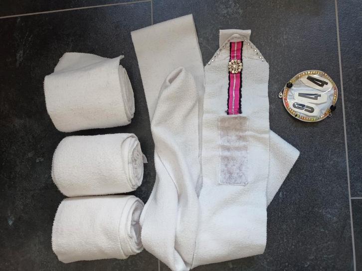 Wedstrijd bandages beschermers nummer en dekje roze bling, Dieren en Toebehoren, Paarden en Pony's | Beschermers, Gebruikt, Rijden