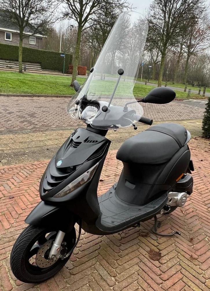 Piaggio Zip Sport 2019 - Zo goed als nieuw!, Fietsen en Brommers, Scooters | Piaggio, Zo goed als nieuw, Zip, Maximaal 45 km/u