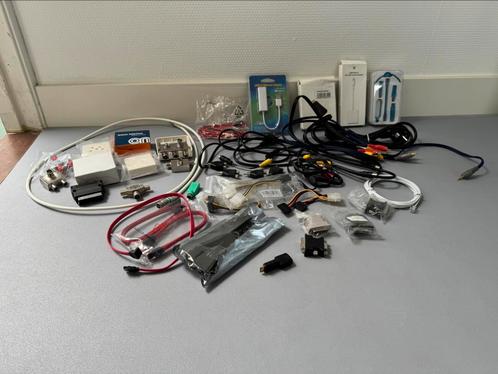 Verzameling kabels en adapters, Computers en Software, Pc- en Netwerkkabels, Gebruikt, Ophalen