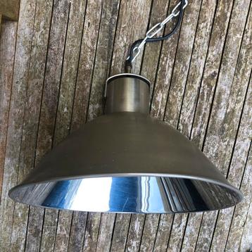 Hanglamp in industriële stijl beschikbaar voor biedingen