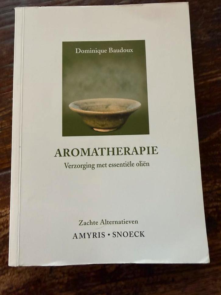 Aromatherapie Verzorging essentiële oliën - Badoux, Boeken, Esoterie en Spiritualiteit, Gelezen, Overige typen, Ophalen of Verzenden