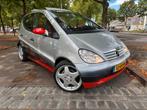 Unieke Mercedes Benz A160 Coulthard Edition - Nr. 64 van 250, Auto's, Voorwielaandrijving, 1600 cc, Elektrische ramen, Overige kleuren