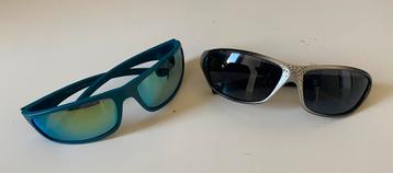 2 X zonnebril UV * kind * zwart en blauw *stoer model