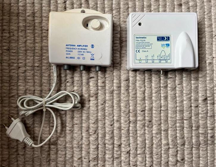 Antenne Coax Signaalversterker 2 stuks ZIGGO geschikt, Audio, Tv en Foto, Audiokabels en Televisiekabels, Gebruikt, Overige kabels