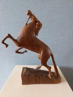 Houtsnijwerk met steigend paard, hout, Antiek en Kunst, Kunst | Beelden en Houtsnijwerken, Verzenden