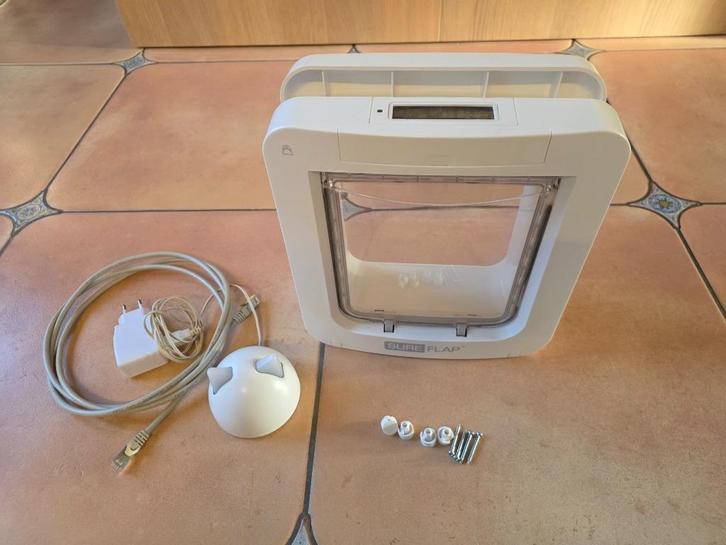 Sureflap Microchip Kattenluik met Hub, Dieren en Toebehoren, Katten-accessoires, Gebruikt, Ophalen