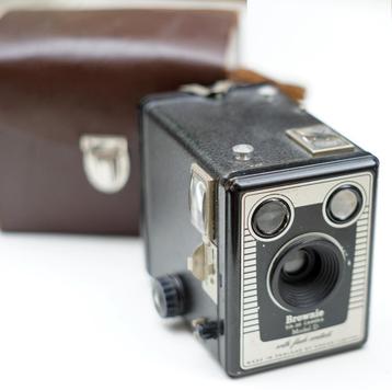 Brownie Six-20 Model D (with Flash contacts) en leren tas beschikbaar voor biedingen