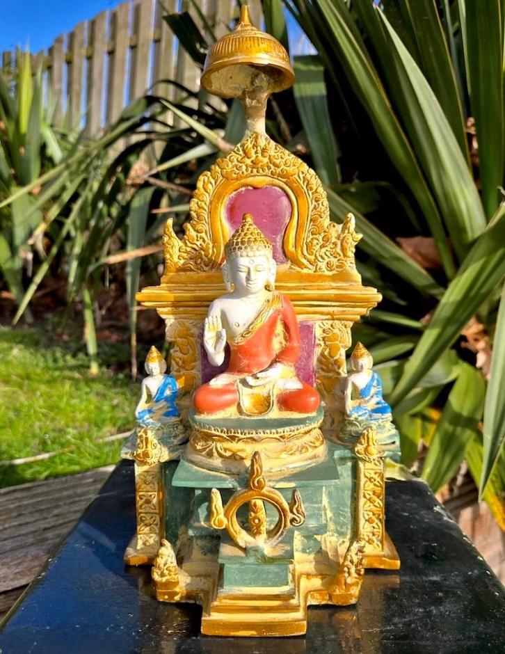 BOEDDHA ALTAAR BRONS 28 CM, Verzamelen, Beelden en Beeldjes, Nieuw, Religie, Ophalen of Verzenden