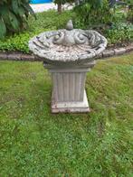 Zuil met drinkbak en vogeltje, Tuin en Terras, Tuinbeelden, Ophalen of Verzenden, Gebruikt