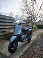 Vespa Sprint brom 2022 8000km! (Geel kenteken scooter), Fietsen en Brommers, Scooters | Vespa, Ophalen, Zo goed als nieuw, Benzine