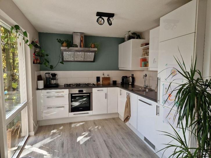 Prima Tweedehands Hoek Keuken Hoogglans Wit - Ikea, Huis en Inrichting, Keuken | Complete keukens, Gebruikt, Hoekkeuken, Wit, Kunststof