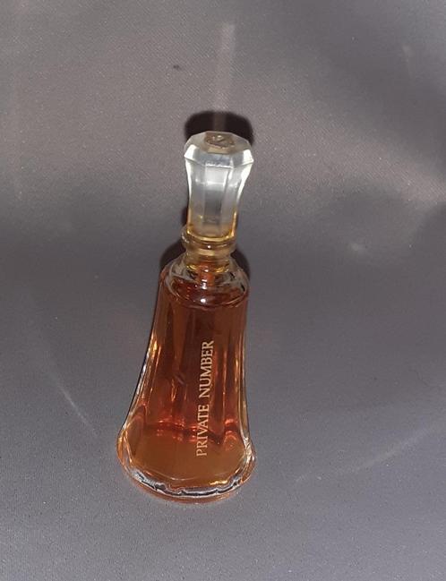 Volle miniatuur parfum - Etienne aigner private number, Verzamelen, Parfumverzamelingen, Gebruikt, Miniatuur, Gevuld, Ophalen of Verzenden