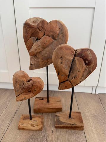Teak houten harten set van 3 beschikbaar voor biedingen