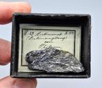 Antimoniet - Pribram, Tsjechië (met oud label!), Verzamelen, Mineralen en Fossielen, Ophalen of Verzenden, Mineraal
