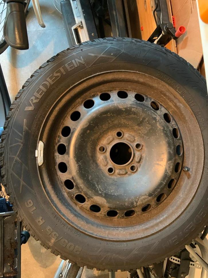 Winterbanden met stalen velg 4x + sneeuwkettingen, Auto-onderdelen, Banden en Velgen, Banden en Velgen, Winterbanden, 16 inch