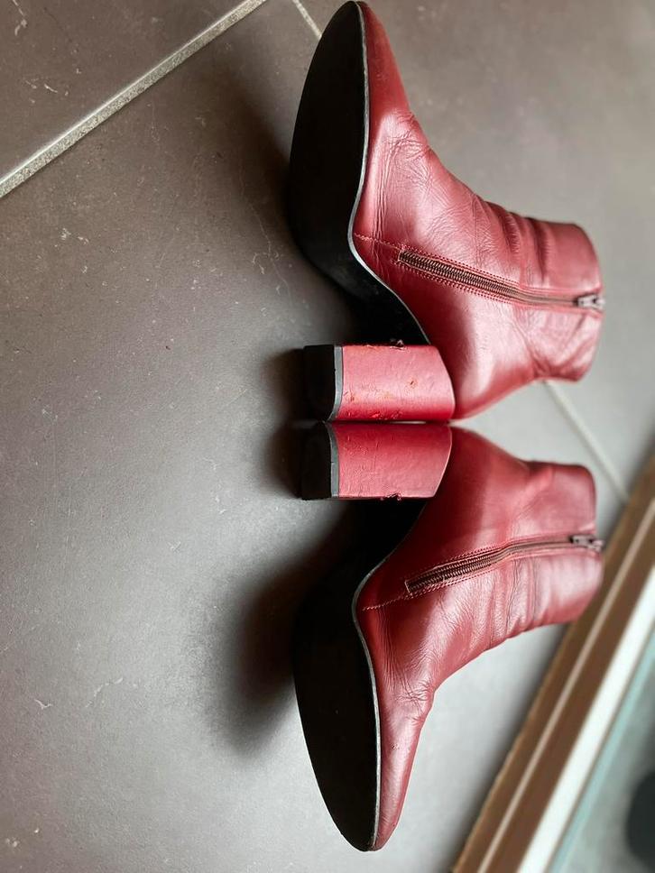 Hoge rode enkellaarzen maat 39 goed staat 8 cm hoge hak, Kleding | Dames, Schoenen, Zo goed als nieuw, Lage of Enkellaarzen, Rood