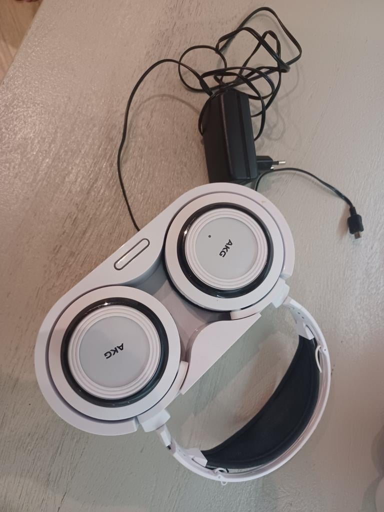 AKG Hoofdtelefoon - Zo goed als nieuw!, Zo goed als nieuw, Over oor (circumaural), Draadloos, Ophalen