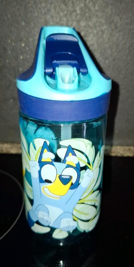 Bluey drinkbeker blauw met rietje, Kinderen en Baby's, Babyvoeding en Toebehoren, Zo goed als nieuw, Overige typen, Ophalen of Verzenden