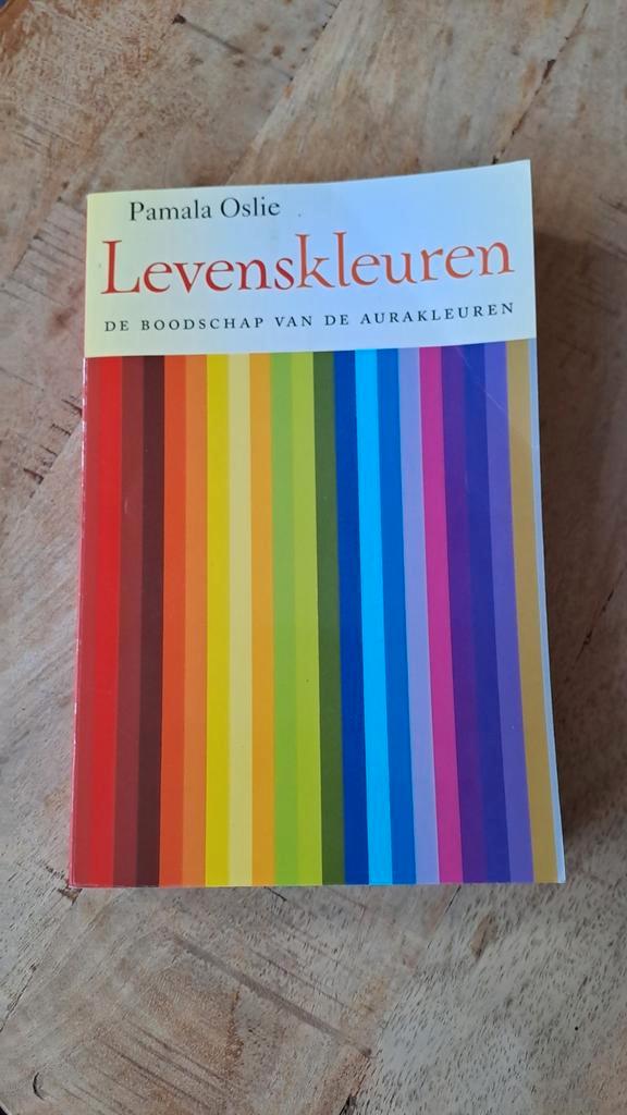 Pamala Oslie - Levenskleuren, Boeken, Esoterie en Spiritualiteit, Zo goed als nieuw, Achtergrond en Informatie, Ophalen of Verzenden