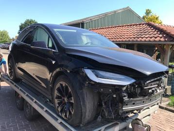 tesla model x in onderdelen beschikbaar voor biedingen