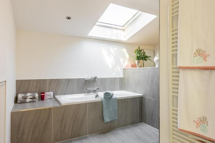 Villeroy & Boch bad inclusief Grohe kraan, Doe-het-zelf en Verbouw, Sanitair, Zo goed als nieuw, Bad, Steen, Ophalen