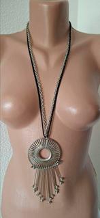 Lange zilverkleurige ketting,  La Luna.
Made in India., Ophalen of Verzenden, Zo goed als nieuw, Zilver, Overige materialen