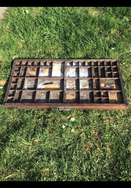 Originele gebruikte letterbak / drukkerslade koperbeslag oud, Huis en Inrichting, Woonaccessoires | Wanddecoraties, Gebruikt, Ophalen of Verzenden