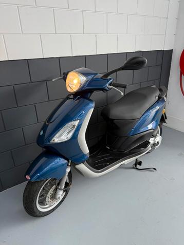 Piaggio Fly 4Takt 25km 2011 Snorscooter 1e eigenaar ( Zip ) beschikbaar voor biedingen