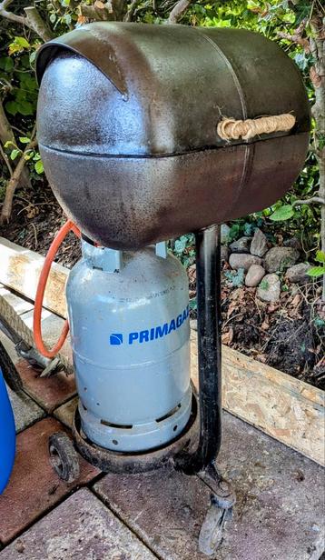 Stoere gasbarbecue + halfvolle gasfles beschikbaar voor biedingen