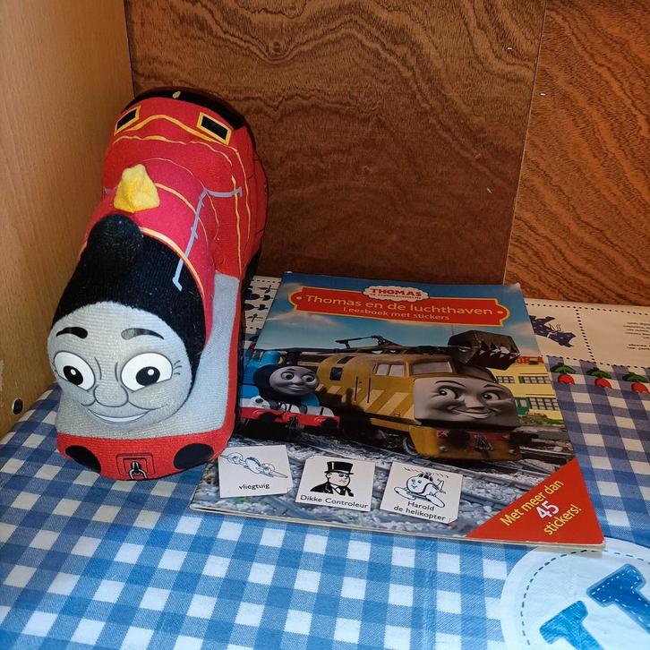 Rode Thomas de trein knuffel 35 cm + meelees boek, Kinderen en Baby's, Speelgoed | Thomas de Trein, Ophalen of Verzenden
