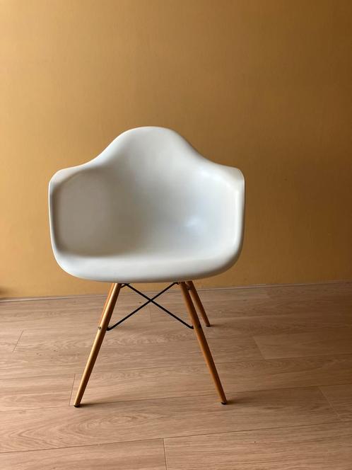 Vitra Eames DAW stoel (origineel), Huis en Inrichting, Stoelen, Zo goed als nieuw, Eén, Kunststof, Wit, Ophalen