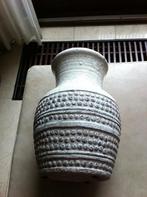 Design vaas keramiek beige H 35 cm Br 20 cm, Overige kleuren, Aardewerk of Porselein, Ophalen of Verzenden, Zo goed als nieuw