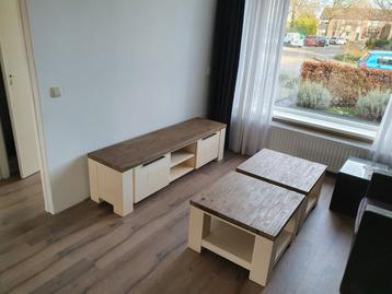 Tv meubel met 2 salontafels  beschikbaar voor biedingen