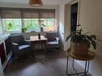Twee comfortabele grijze stoelen plus tafeltje, Huis en Inrichting, Stoelen, Ophalen, Gebruikt, Grijs, Twee