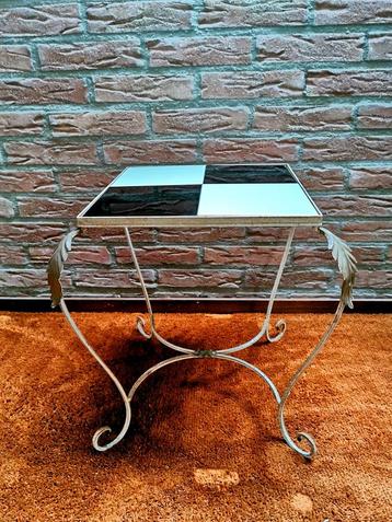 Bijzettafel Regency Hollywood style mid century design  beschikbaar voor biedingen