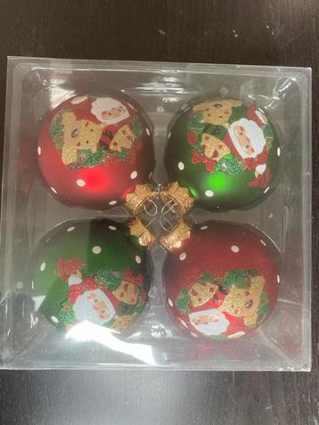 4 Kerstballen met glitter opdruk beschikbaar voor biedingen