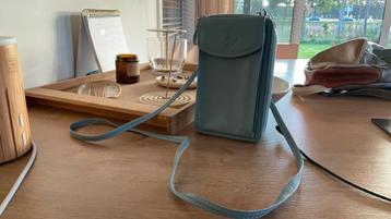 Telefoon tasje beschikbaar voor biedingen