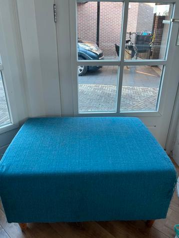 Gebruikte poef beschikbaar voor biedingen