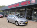 Opel Astra 1.4 Turbo Cosmo zeer mooi met trekhaak apk 16-03-, Auto's, Opel, Voorwielaandrijving, Euro 5, Start-stop-systeem, 4 cilinders