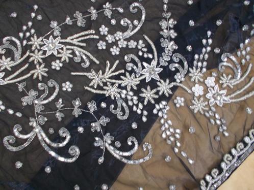 Prachtige Oosterse kraaltjes bewerkte zwarte lap stof, Hobby en Vrije tijd, Stoffen en Lappen, Zo goed als nieuw, Polyester, 120 cm of meer