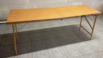 Opklapbare behangtafel beschikbaar voor biedingen