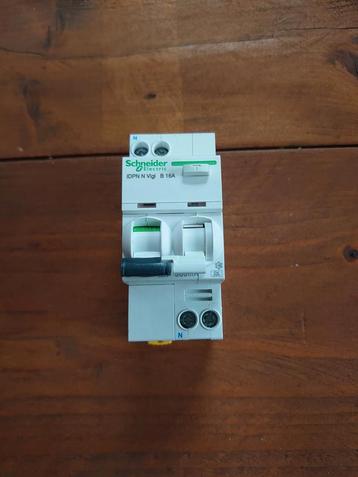 Schneider aardlekautomaat 300mA. B 16A.  beschikbaar voor biedingen