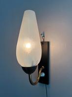 Vintage Wandlampje~Fifties~Rockabilly~Wit Kapje~Messing 50’s, Huis en Inrichting, Lampen | Wandlampen, Ophalen of Verzenden