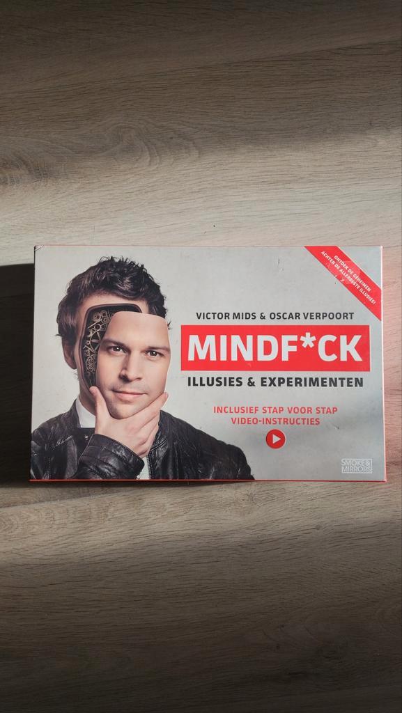 Mindf*ck Illusies & Experimenten - Victor Mids & Verpoort, Hobby en Vrije tijd, Gezelschapsspellen | Overige, Gebruikt, Een of twee spelers