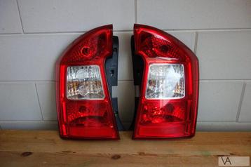 Kia Carens 2006 - 2011 achterlicht links schadevrij €30 beschikbaar voor biedingen